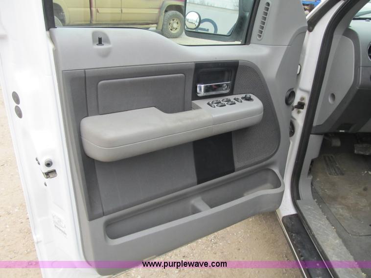 image for item F8997 2006 Ford F150 SuperCrew pickup truck