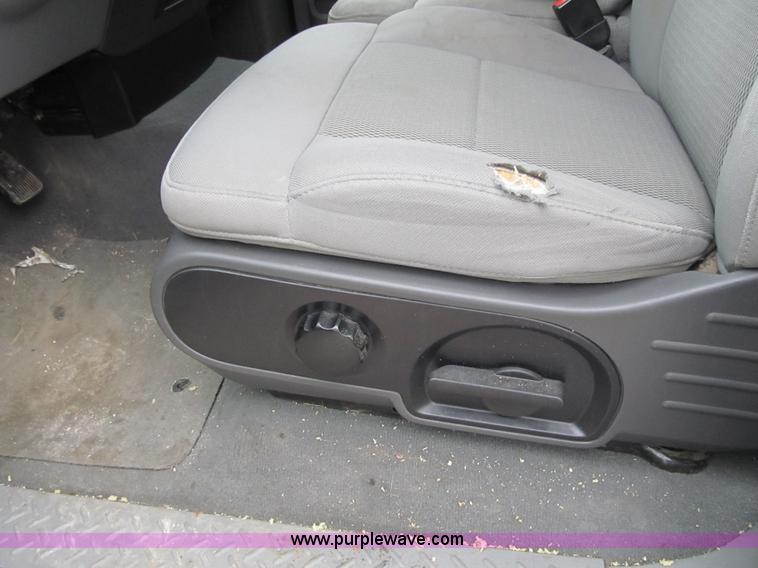 image for item F8997 2006 Ford F150 SuperCrew pickup truck