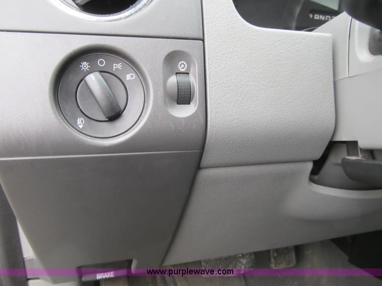 image for item F8997 2006 Ford F150 SuperCrew pickup truck