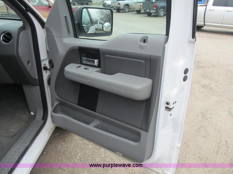 image for item F8997 2006 Ford F150 SuperCrew pickup truck