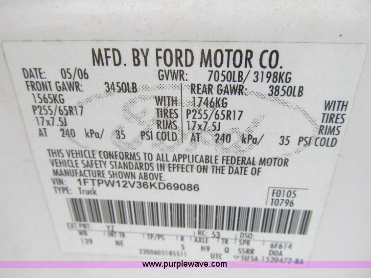 image for item F8997 2006 Ford F150 SuperCrew pickup truck