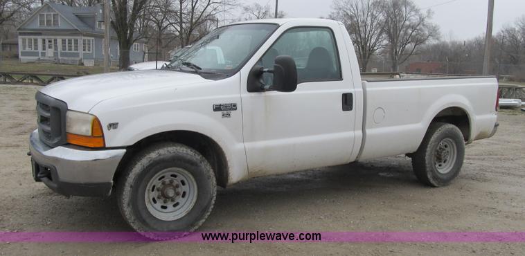 image for item F8998 2000 Ford F250 Super Duty XL pickup truck