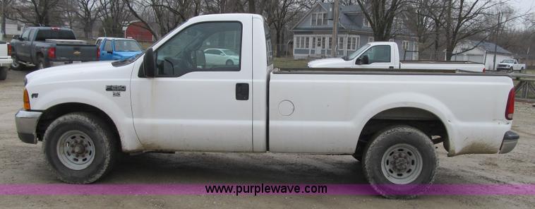 image for item F8998 2000 Ford F250 Super Duty XL pickup truck