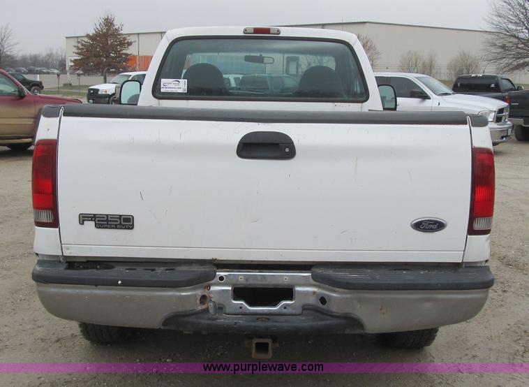 image for item F8998 2000 Ford F250 Super Duty XL pickup truck