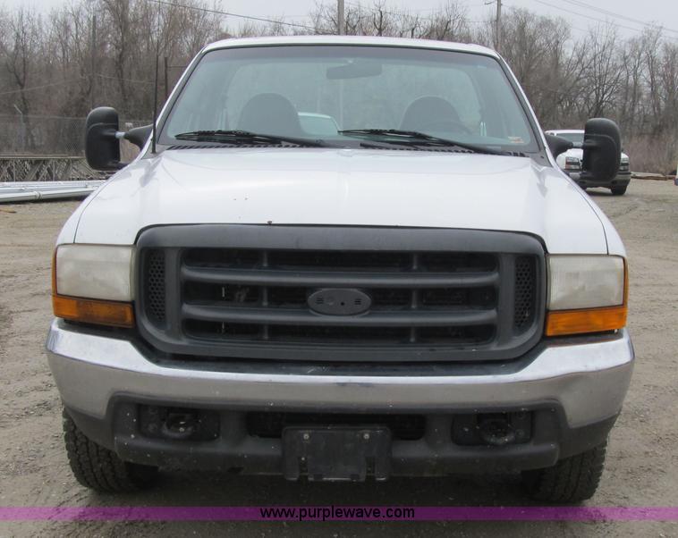 image for item F8998 2000 Ford F250 Super Duty XL pickup truck