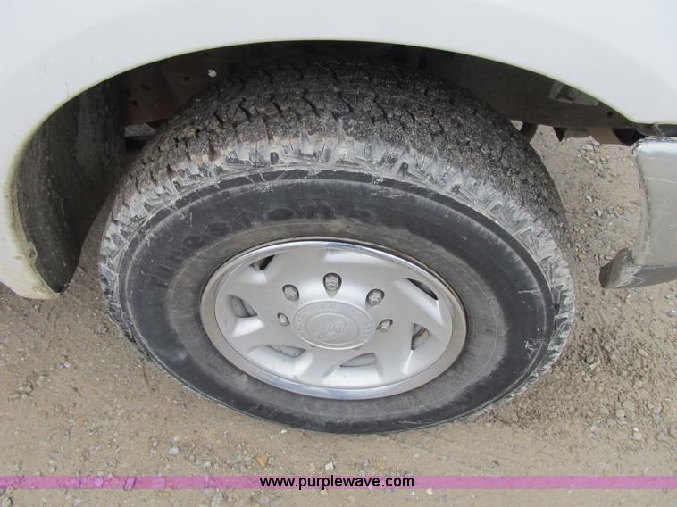 image for item F8998 2000 Ford F250 Super Duty XL pickup truck