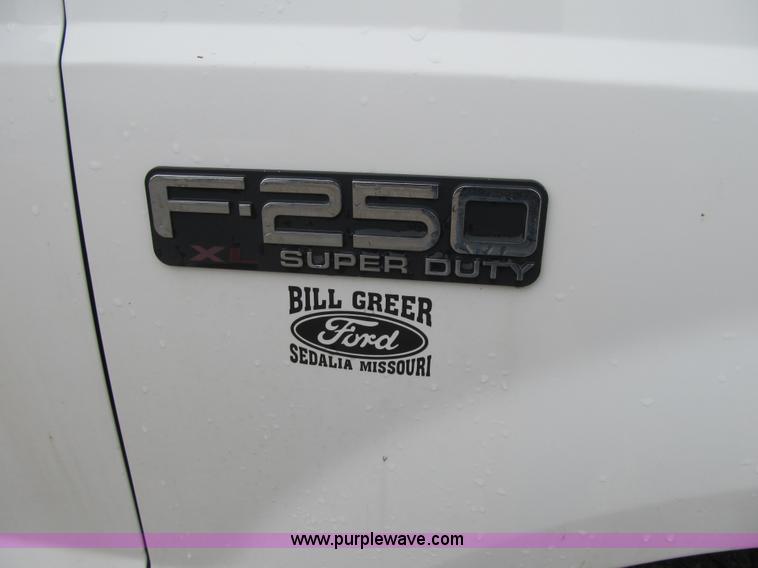 image for item F8998 2000 Ford F250 Super Duty XL pickup truck