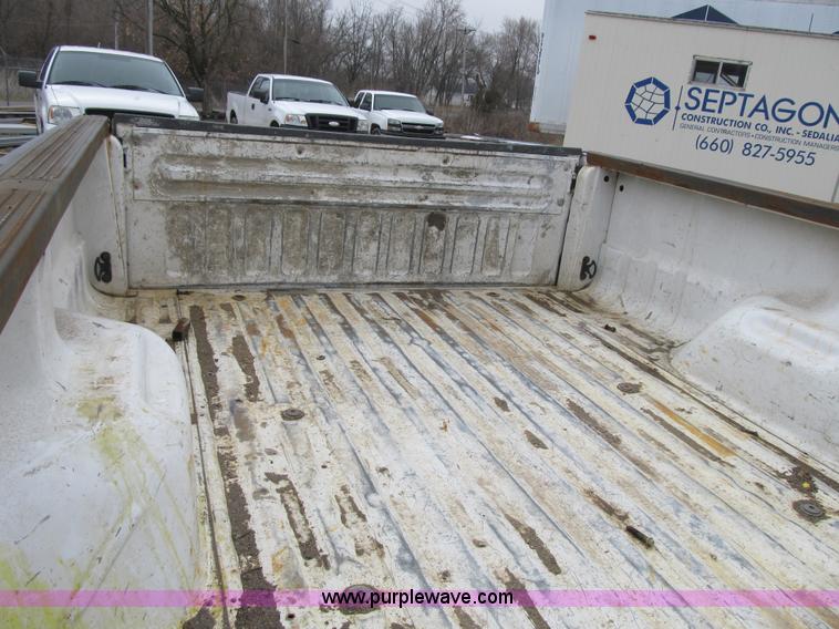 image for item F8998 2000 Ford F250 Super Duty XL pickup truck