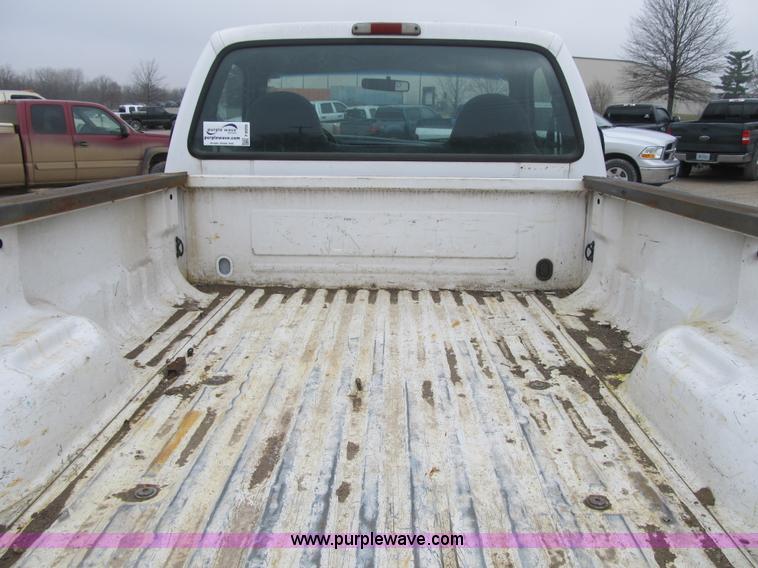 image for item F8998 2000 Ford F250 Super Duty XL pickup truck
