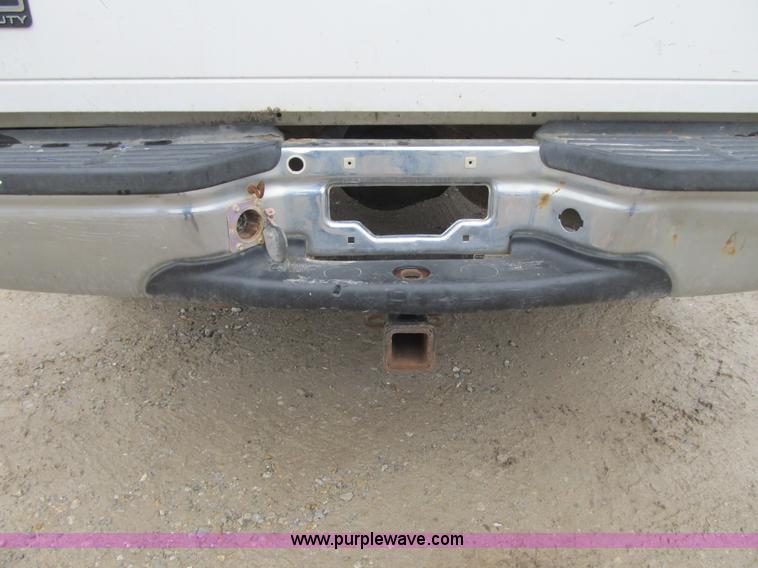 image for item F8998 2000 Ford F250 Super Duty XL pickup truck