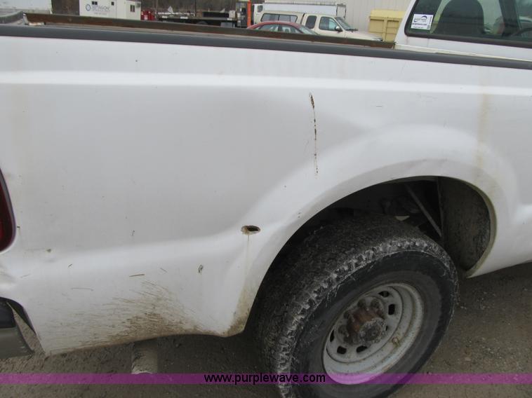 image for item F8998 2000 Ford F250 Super Duty XL pickup truck
