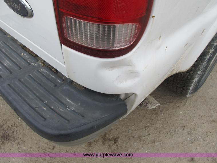 image for item F8998 2000 Ford F250 Super Duty XL pickup truck