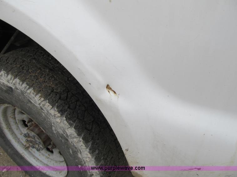 image for item F8998 2000 Ford F250 Super Duty XL pickup truck