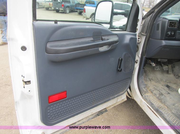 image for item F8998 2000 Ford F250 Super Duty XL pickup truck