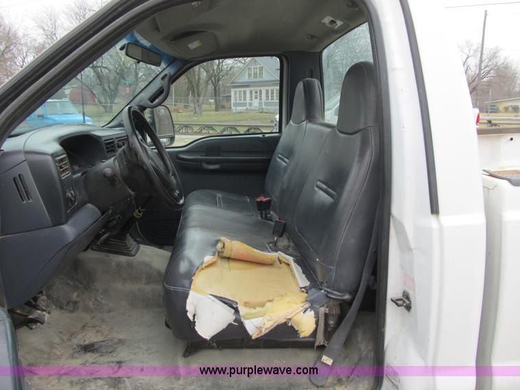 image for item F8998 2000 Ford F250 Super Duty XL pickup truck