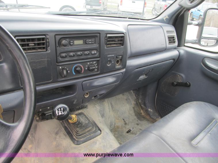 image for item F8998 2000 Ford F250 Super Duty XL pickup truck