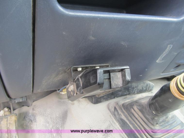 image for item F8998 2000 Ford F250 Super Duty XL pickup truck