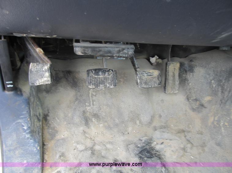 image for item F8998 2000 Ford F250 Super Duty XL pickup truck