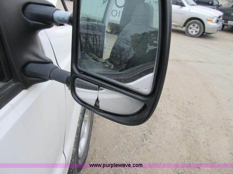 image for item F8998 2000 Ford F250 Super Duty XL pickup truck