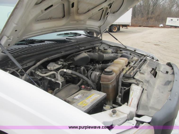 image for item F8998 2000 Ford F250 Super Duty XL pickup truck