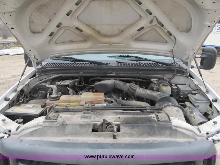 image for item F8998 2000 Ford F250 Super Duty XL pickup truck