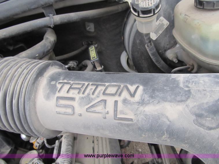 image for item F8998 2000 Ford F250 Super Duty XL pickup truck