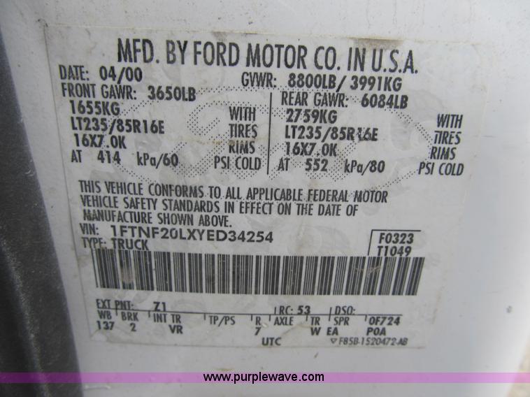 image for item F8998 2000 Ford F250 Super Duty XL pickup truck