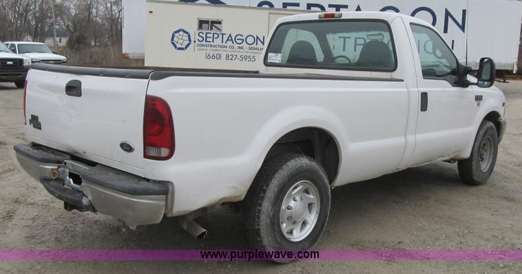 image for item F8999 1999 Ford F250 Super Duty XL pickup truck