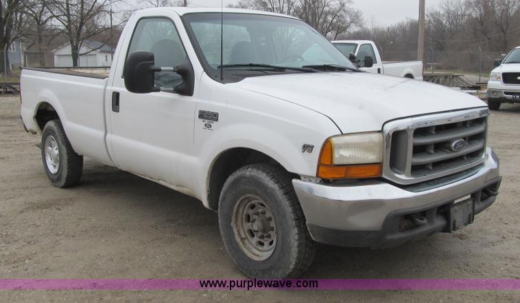 image for item F8999 1999 Ford F250 Super Duty XL pickup truck
