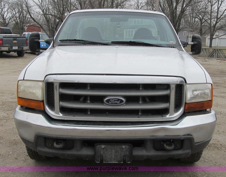 image for item F8999 1999 Ford F250 Super Duty XL pickup truck