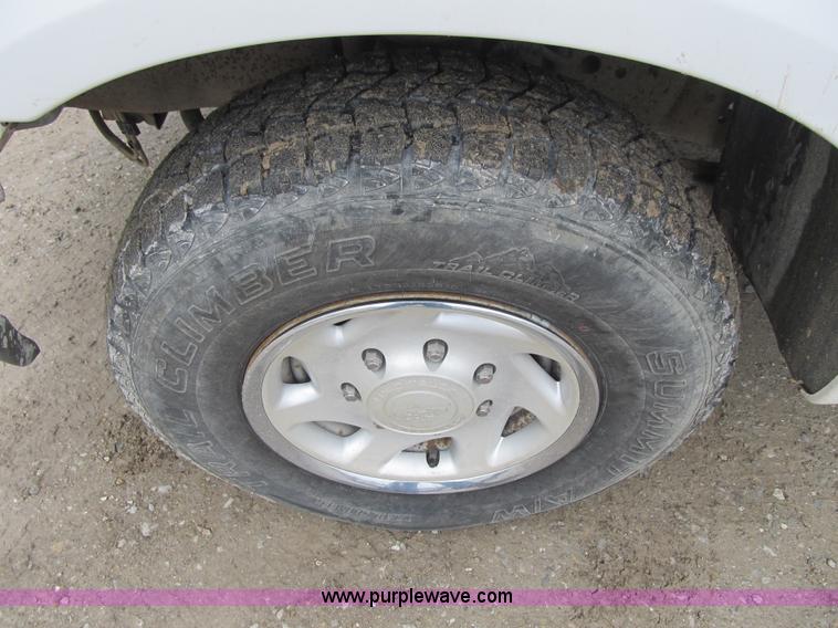 image for item F8999 1999 Ford F250 Super Duty XL pickup truck