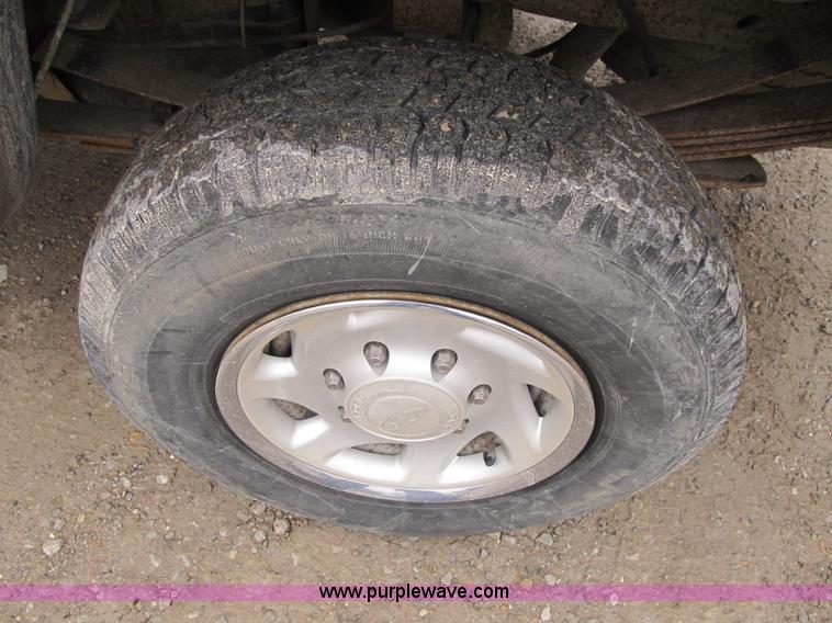 image for item F8999 1999 Ford F250 Super Duty XL pickup truck