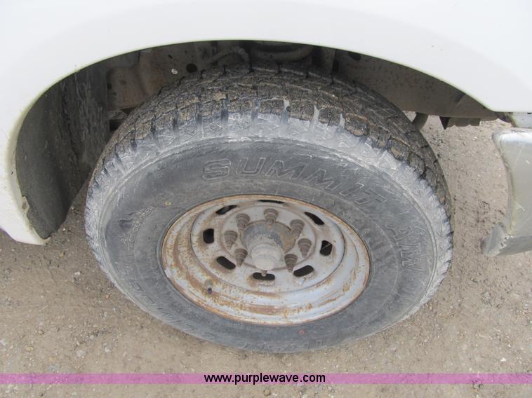 image for item F8999 1999 Ford F250 Super Duty XL pickup truck