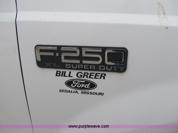 image for item F8999 1999 Ford F250 Super Duty XL pickup truck