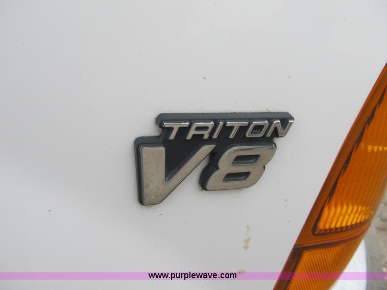 image for item F8999 1999 Ford F250 Super Duty XL pickup truck