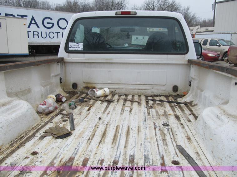 image for item F8999 1999 Ford F250 Super Duty XL pickup truck