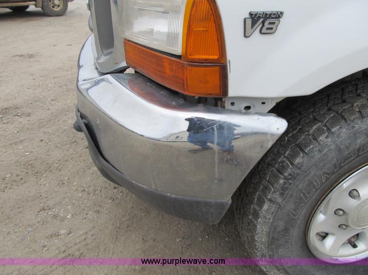 image for item F8999 1999 Ford F250 Super Duty XL pickup truck