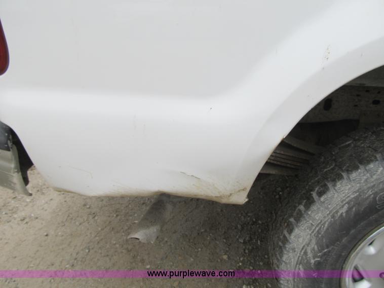 image for item F8999 1999 Ford F250 Super Duty XL pickup truck