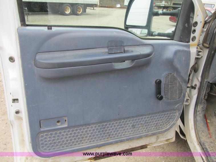 image for item F8999 1999 Ford F250 Super Duty XL pickup truck