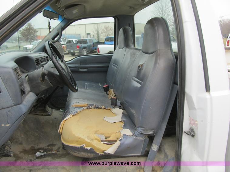 image for item F8999 1999 Ford F250 Super Duty XL pickup truck