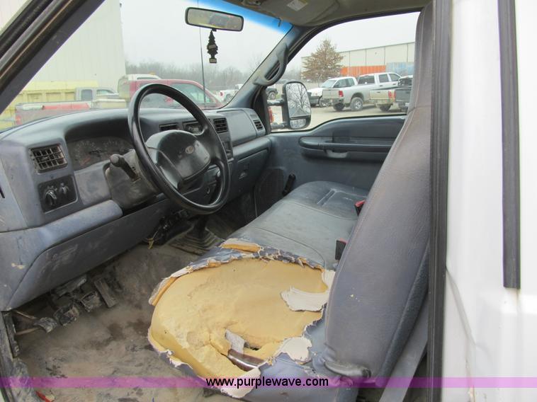 image for item F8999 1999 Ford F250 Super Duty XL pickup truck