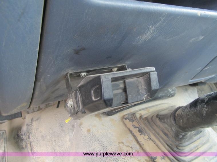 image for item F8999 1999 Ford F250 Super Duty XL pickup truck