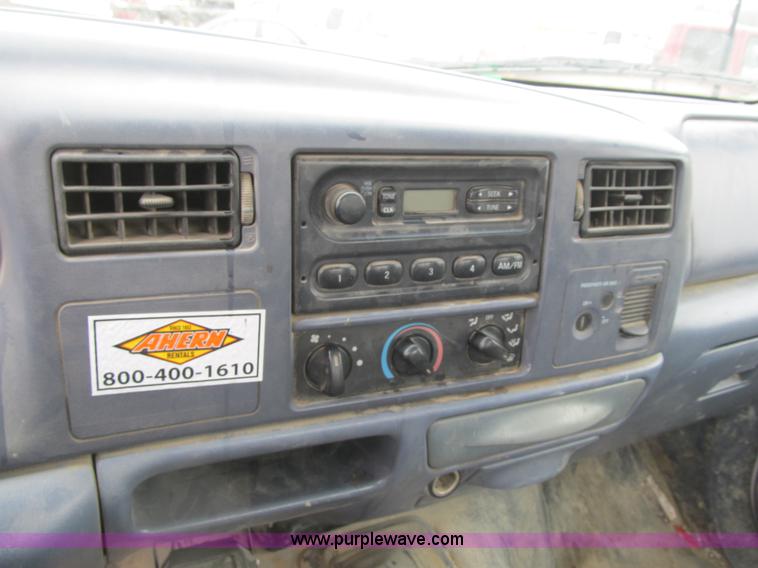 image for item F8999 1999 Ford F250 Super Duty XL pickup truck