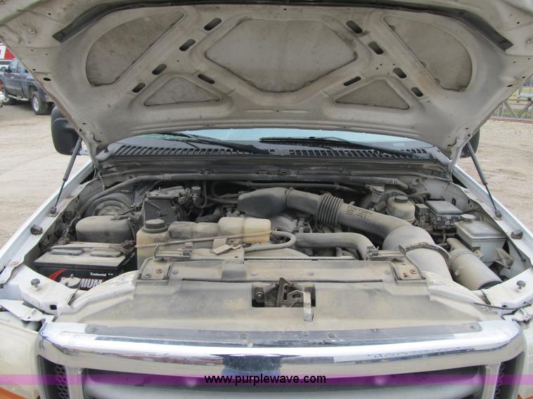 image for item F8999 1999 Ford F250 Super Duty XL pickup truck