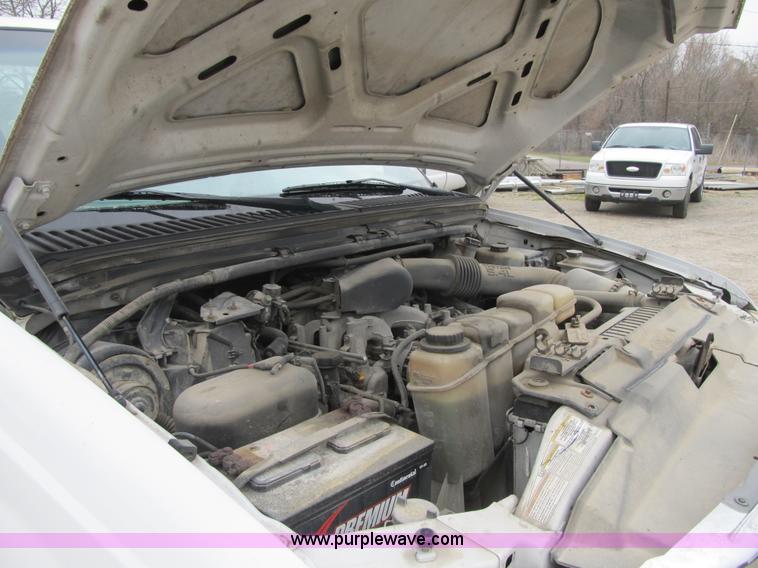 image for item F8999 1999 Ford F250 Super Duty XL pickup truck