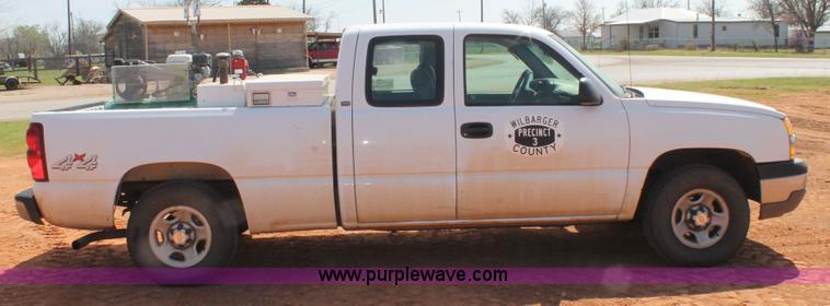 image for item H1562 2003 Chevrolet Silverado 1500 Ext.Cab pickup truck