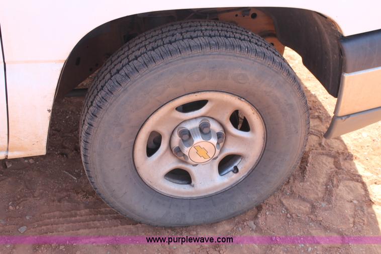 image for item H1562 2003 Chevrolet Silverado 1500 Ext.Cab pickup truck