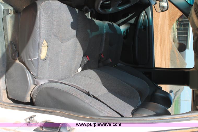 image for item H1562 2003 Chevrolet Silverado 1500 Ext.Cab pickup truck