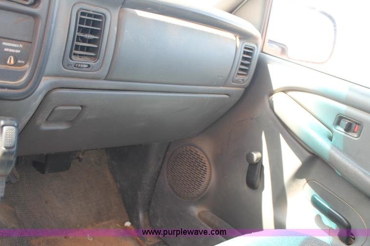 image for item H1562 2003 Chevrolet Silverado 1500 Ext.Cab pickup truck