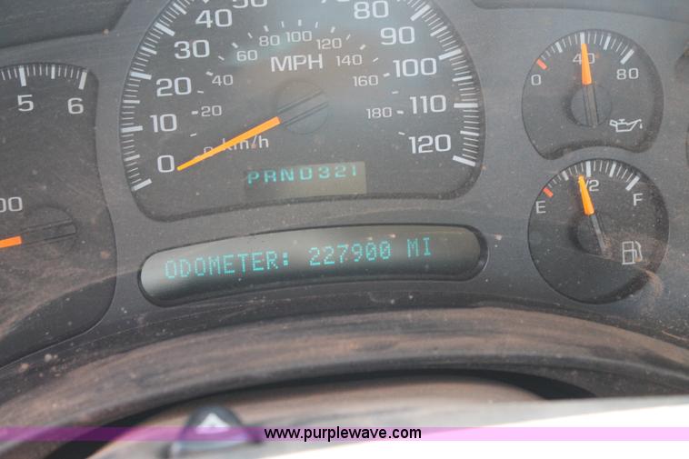 image for item H1562 2003 Chevrolet Silverado 1500 Ext.Cab pickup truck